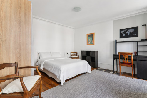 Spacious and Bright 1-Bedroom Apartment in a Quiet Courtyard
