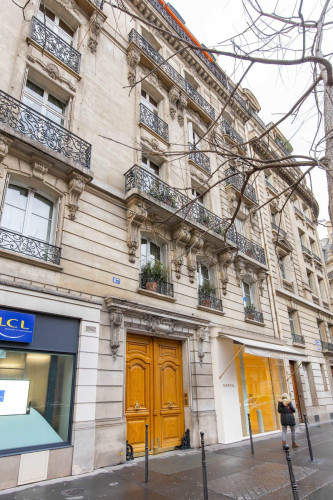 Charming Studio of 11m2 located in the 17th district of Paris. Close to transport.