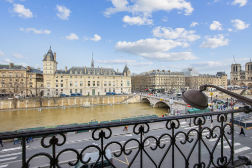ID 410 - Lovely 1 bedroom apartment near Notre Dame