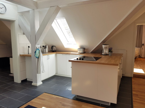 Cozy attic apartment near historic site - Gallery - 8