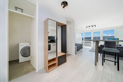 Modern apartment with balcony and lake view – excellent infrastructure right on your doorstep.