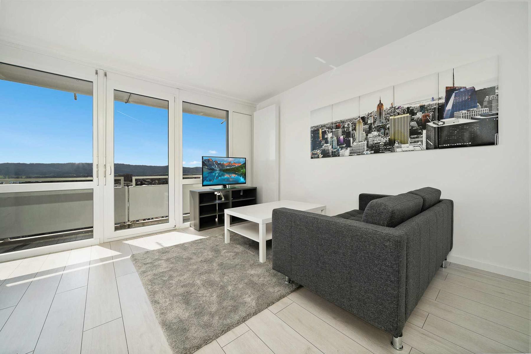  Modern, Fully Renovated Apartment With Fantastic Lake Views (11th Floor), Balcony And Excellent Infr  -  Modern, fully renovated apartment with fantastic lake views (11th floor), balcony and excellent infrastructure within walking distance!  - Gallery -  26