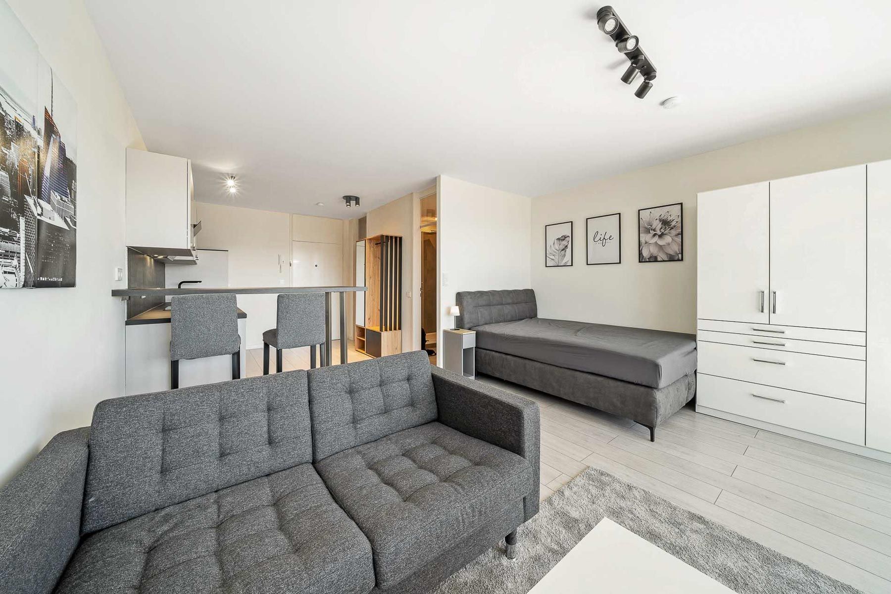  Modern, Fully Renovated Apartment With Fantastic Lake Views (11th Floor), Balcony And Excellent Infr  -  Modern, fully renovated apartment with fantastic lake views (11th floor), balcony and excellent infrastructure within walking distance!  - Gallery -  25