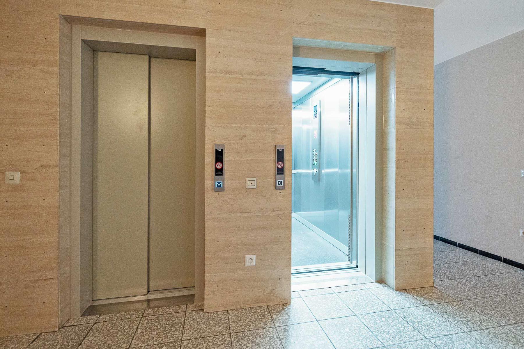  Modern, Fully Renovated Apartment With Fantastic Lake Views (11th Floor), Balcony And Excellent Infr  -  Modern, fully renovated apartment with fantastic lake views (11th floor), balcony and excellent infrastructure within walking distance!  - Gallery -  6
