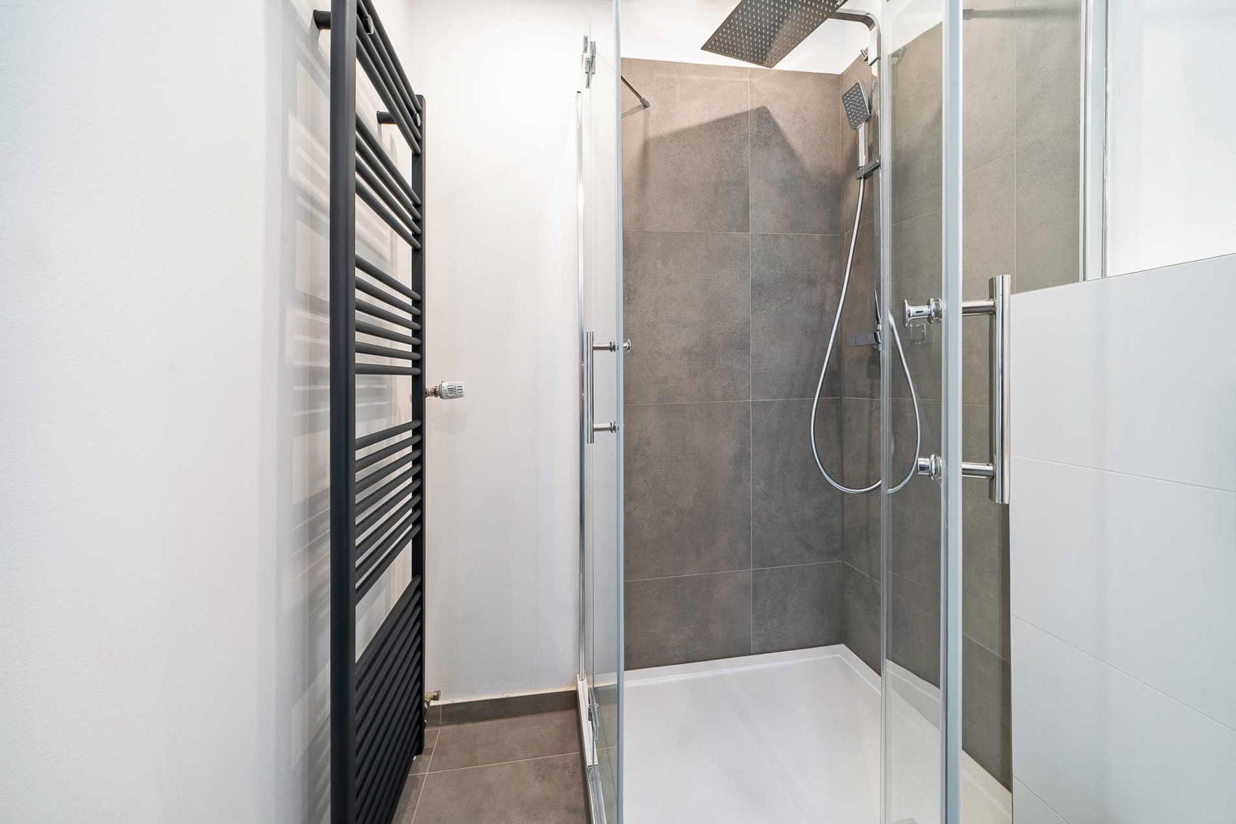  Modern, Fully Renovated Apartment With Fantastic Lake Views (11th Floor), Balcony And Excellent Infr  -  Modern, fully renovated apartment with fantastic lake views (11th floor), balcony and excellent infrastructure within walking distance!  - Gallery -  12