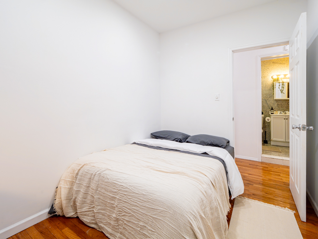  Standard  -  The Central Park West  - Gallery -  1