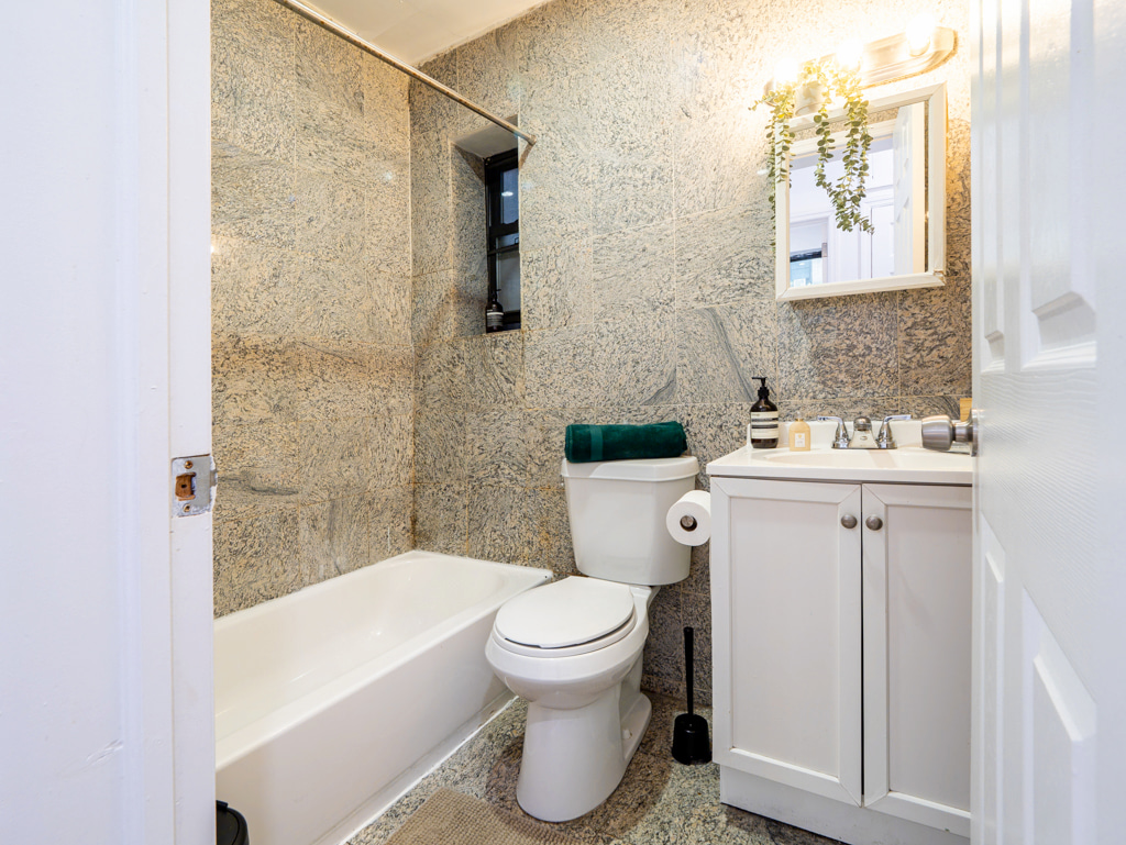  Standard  -  The Central Park West  - Gallery -  3