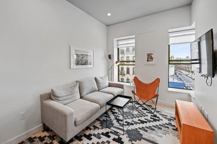  Standard+  -  The Willoughby House  - Gallery -  2