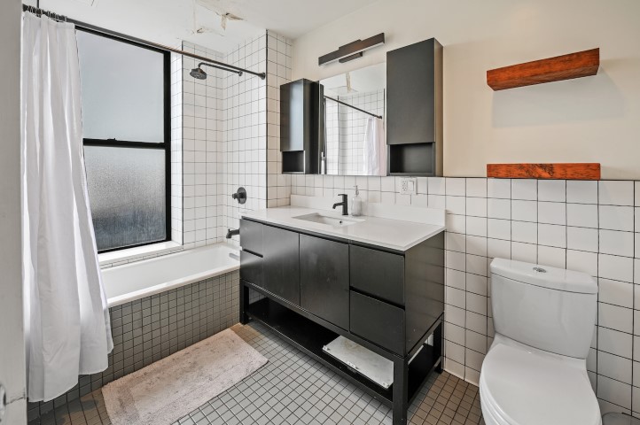  Standard+  -  The Willoughby House  - Gallery -  5
