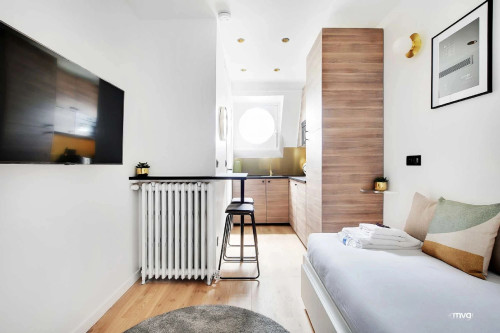 Modern studio in a beautiful Haussmannian building with view on the Eiffel Tower