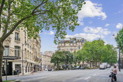 A sumptuous 20 m² studio apartment, nestled in the heart of one of Paris's most exclusive districts, completely refurbished
