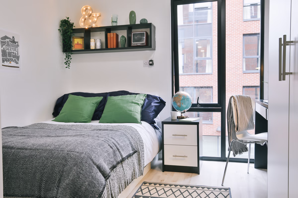  Classic 3 Bed Apartment - Internal Facing  -  Maple House  - Gallery -  2