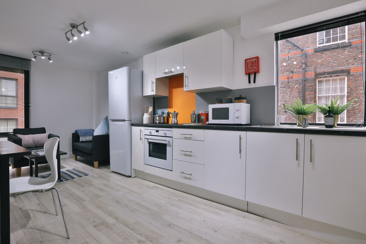  Classic 4 Bed Apartment - Internal Facing  -  Maple House  - Gallery -  3