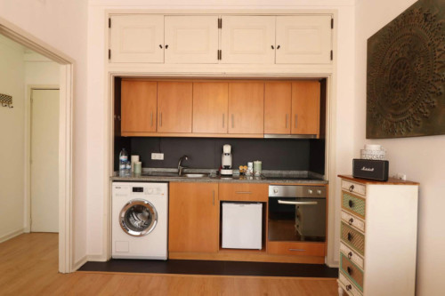 Charming 1-bedroom apartment near University