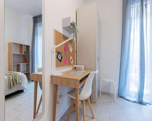Pleasant double bedroom in the centre of Bologna