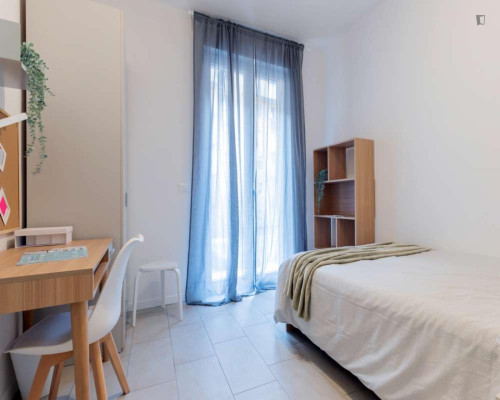 Pleasant double bedroom in the centre of Bologna