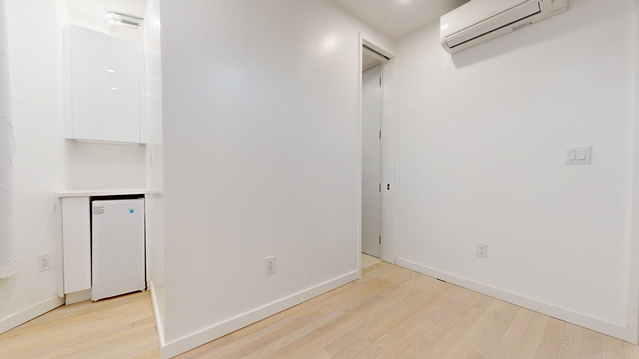  #1898: Ditmas Park - Queen Bedroom A  -  #1898: Ditmas Park  - Gallery -  23