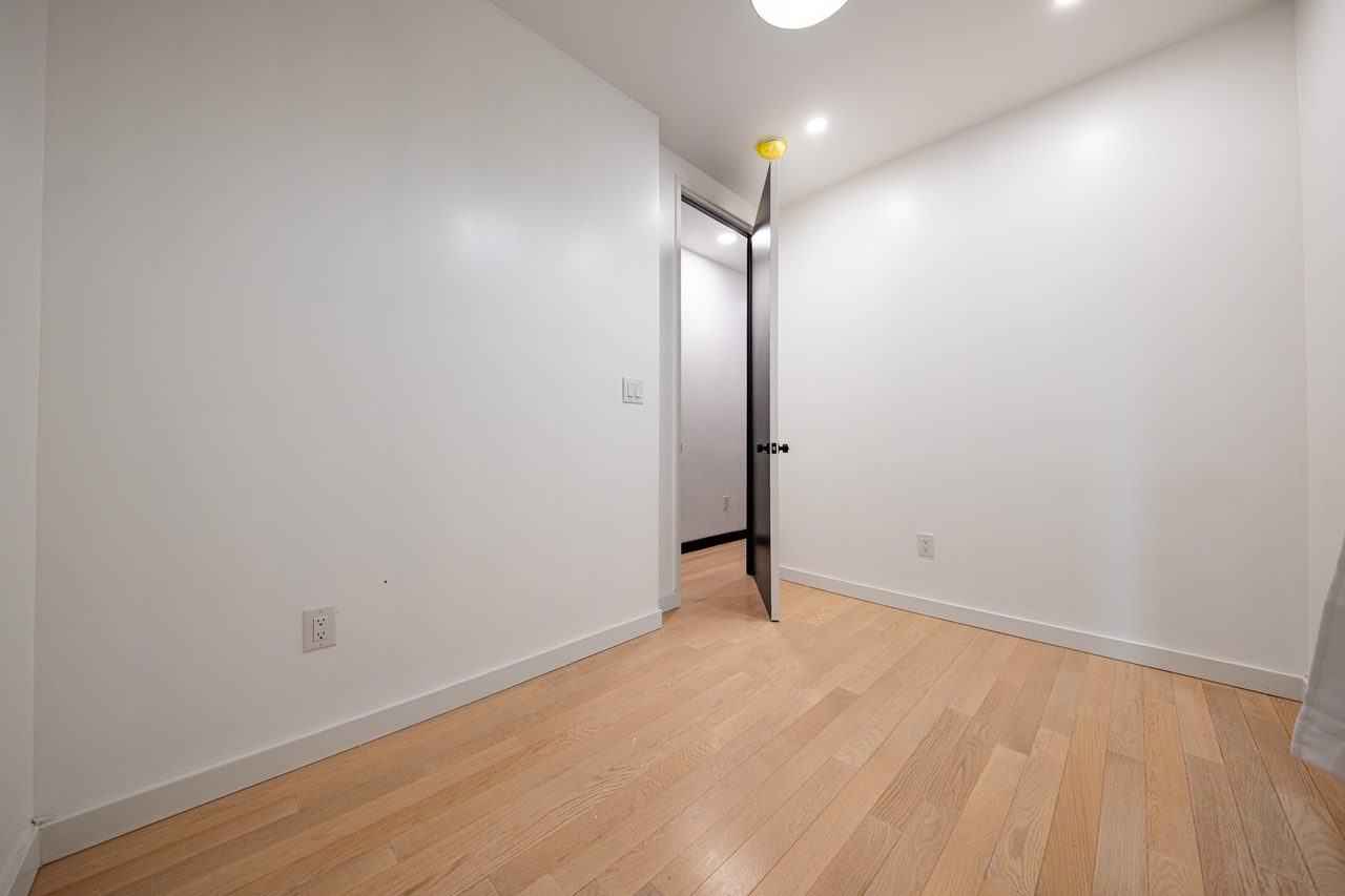  #1898: Ditmas Park - Queen Bedroom C  -  #1898: Ditmas Park  - Gallery -  11