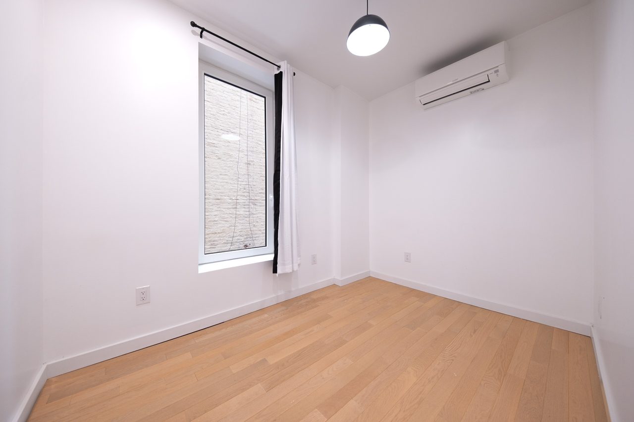  #1898: Ditmas Park - Queen Bedroom C  -  #1898: Ditmas Park  - Gallery -  10