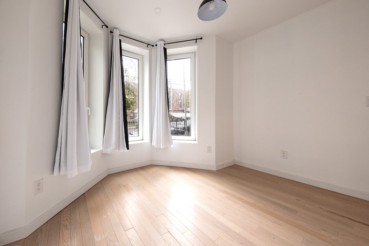  #1898: Ditmas Park - Queen Bedroom D  -  #1898: Ditmas Park  - Gallery -  5