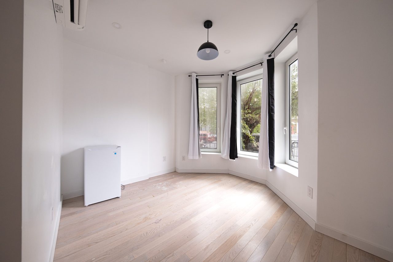  #1898: Ditmas Park - Queen Bedroom D  -  #1898: Ditmas Park  - Gallery -  7