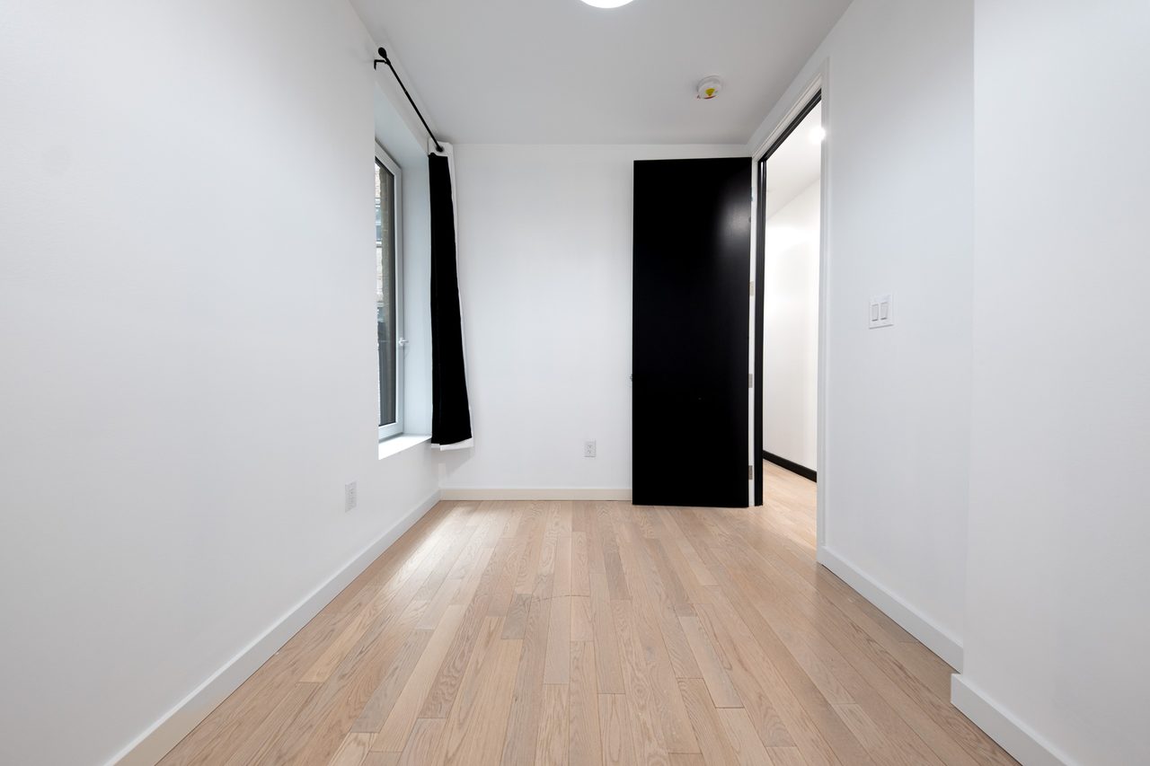 #1899: Ditmas Park - Queen Bedroom B - #1899: Ditmas Park - Gallery - 10