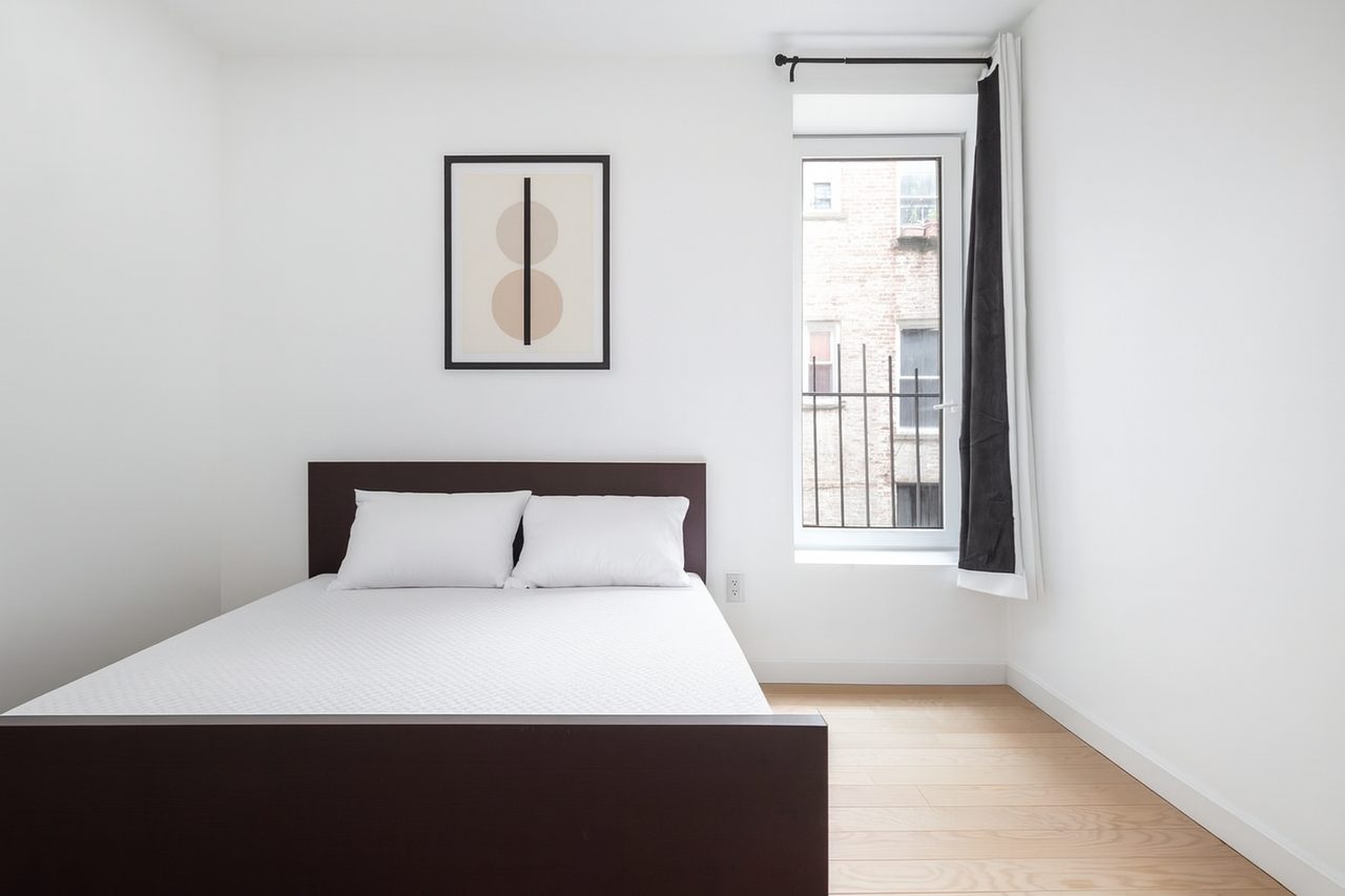 #1899: Ditmas Park - Queen Bedroom B - #1899: Ditmas Park - Gallery - 2
