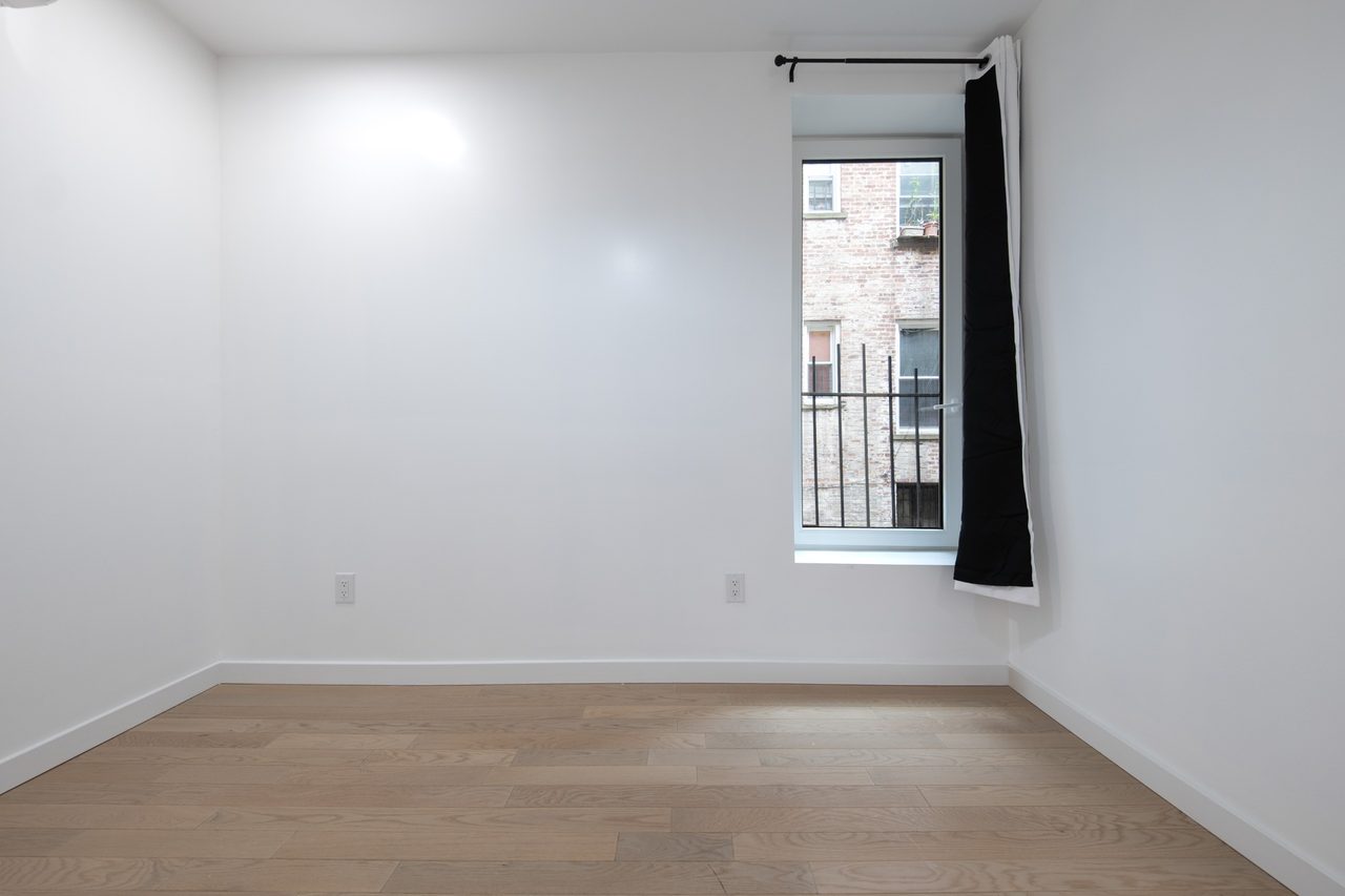 #1899: Ditmas Park - Queen Bedroom B - #1899: Ditmas Park - Gallery - 11