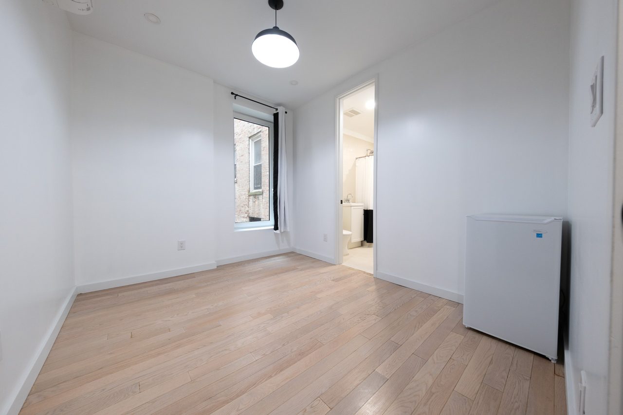 #1899: Ditmas Park - Queen Bedroom C - #1899: Ditmas Park - Gallery - 13