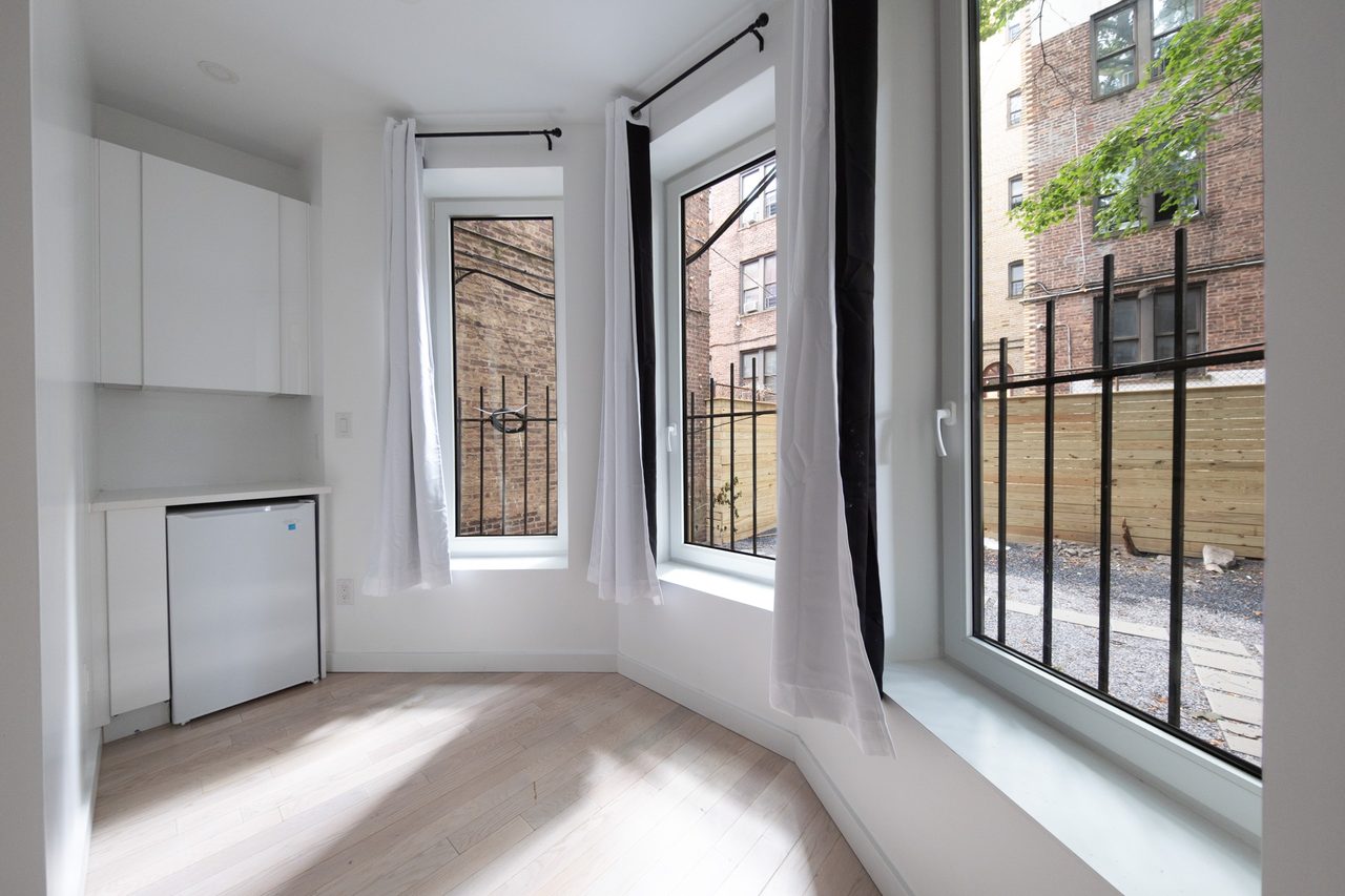 #1899: Ditmas Park - Queen Bedroom D - #1899: Ditmas Park - Gallery - 8