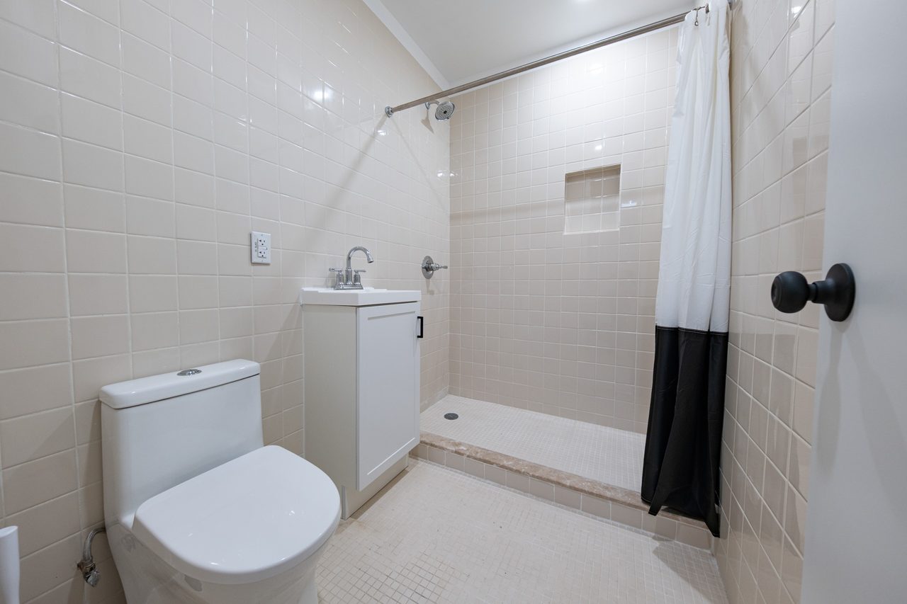 #1899: Ditmas Park - Queen Bedroom D - #1899: Ditmas Park - Gallery - 5