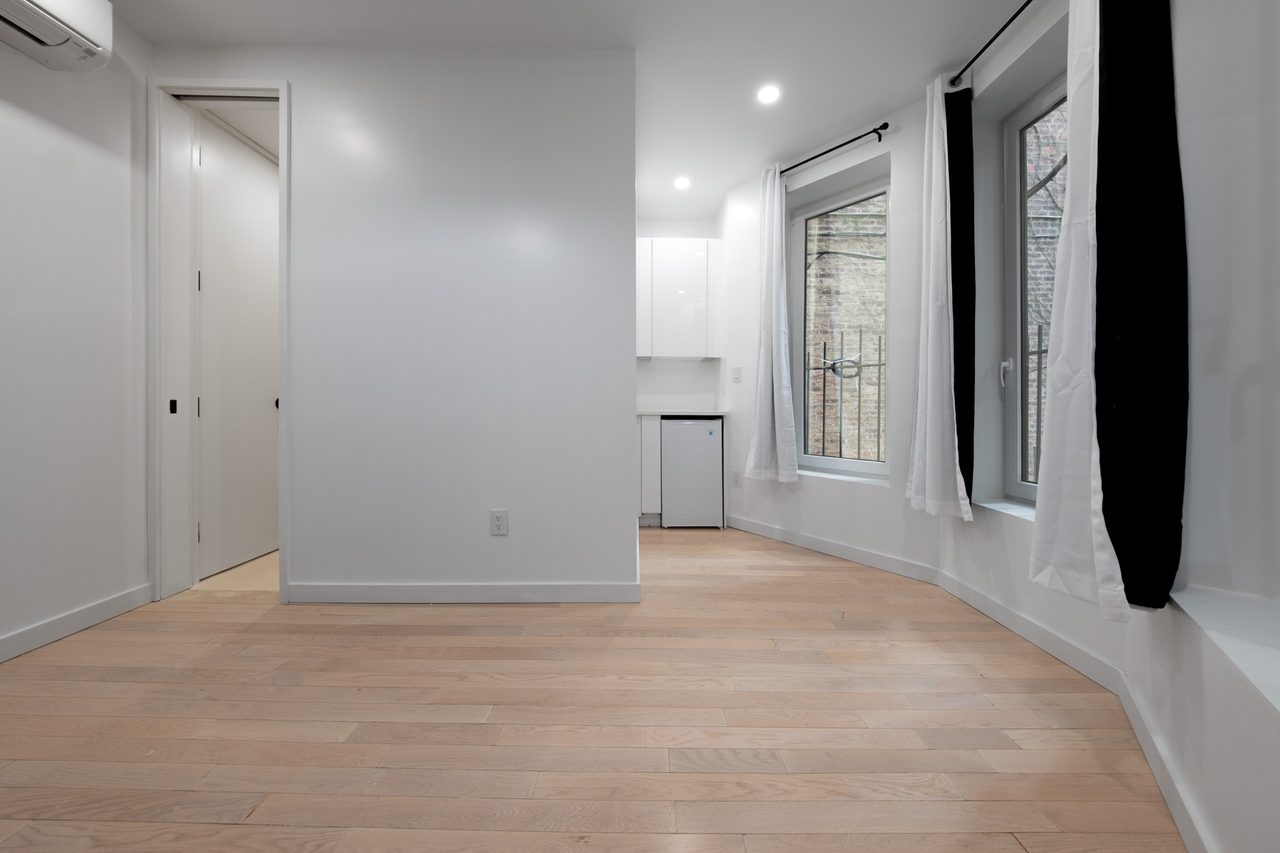 #1899: Ditmas Park - Queen Bedroom D - #1899: Ditmas Park - Gallery - 6