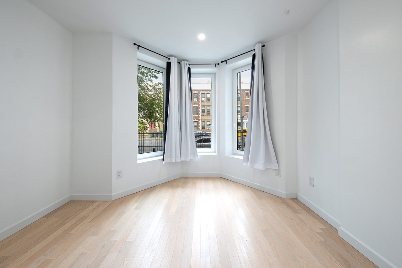 #1899: Ditmas Park - Queen Bedroom A - #1899: Ditmas Park - Gallery - 19