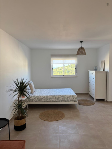 Fascinating Studio close to Albarquel Park