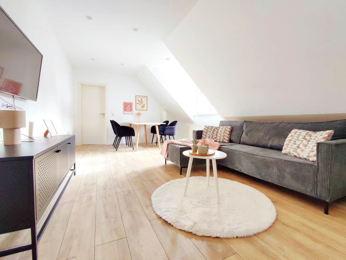  Bright And Modern Loft Entree In Bad Salzuflen City  -  Bright and modern loft entree in Bad Salzuflen City  - Gallery -  5