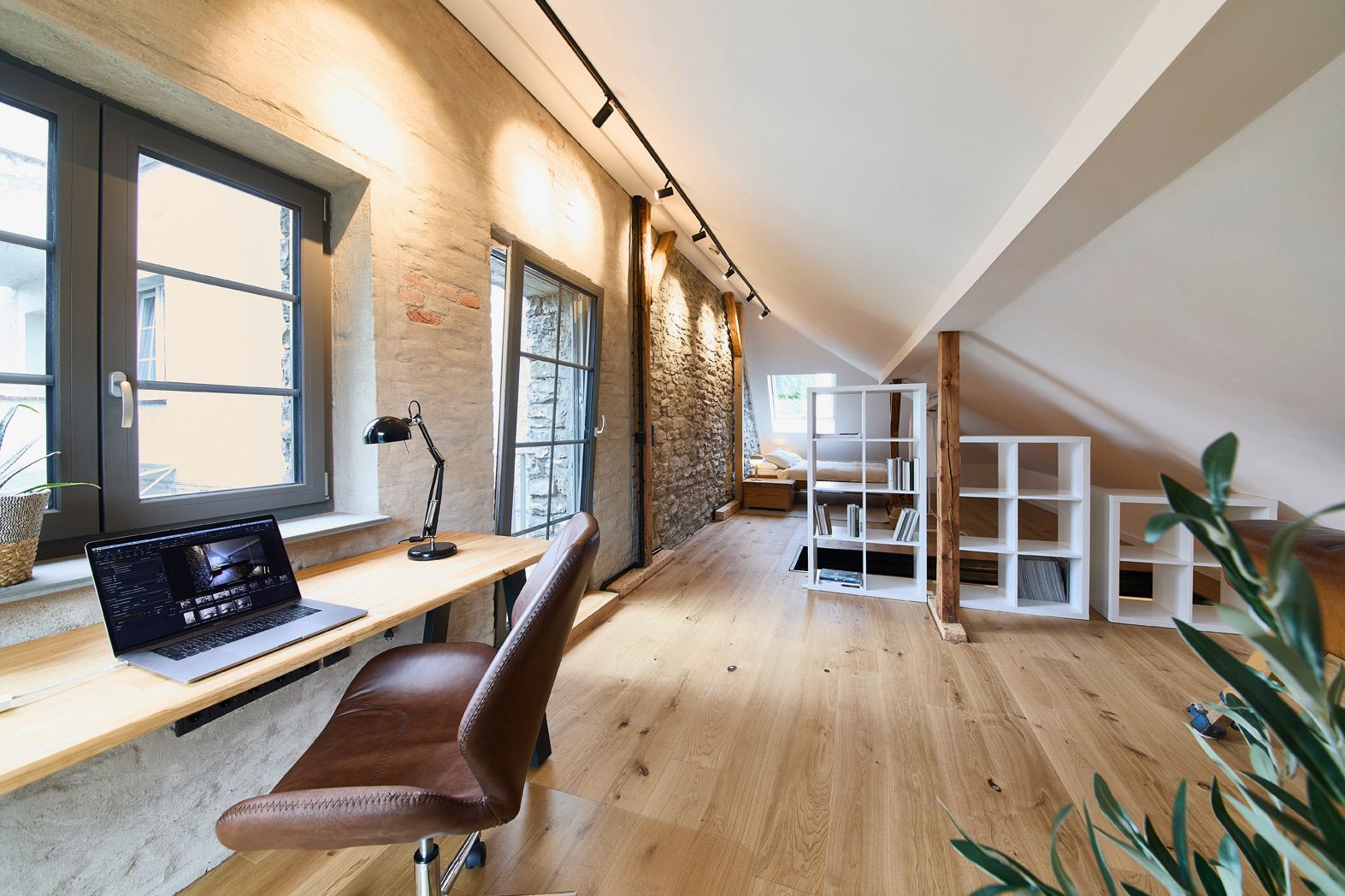 Beautiful Maisonette With Loft Character In Central Paderborn - 4