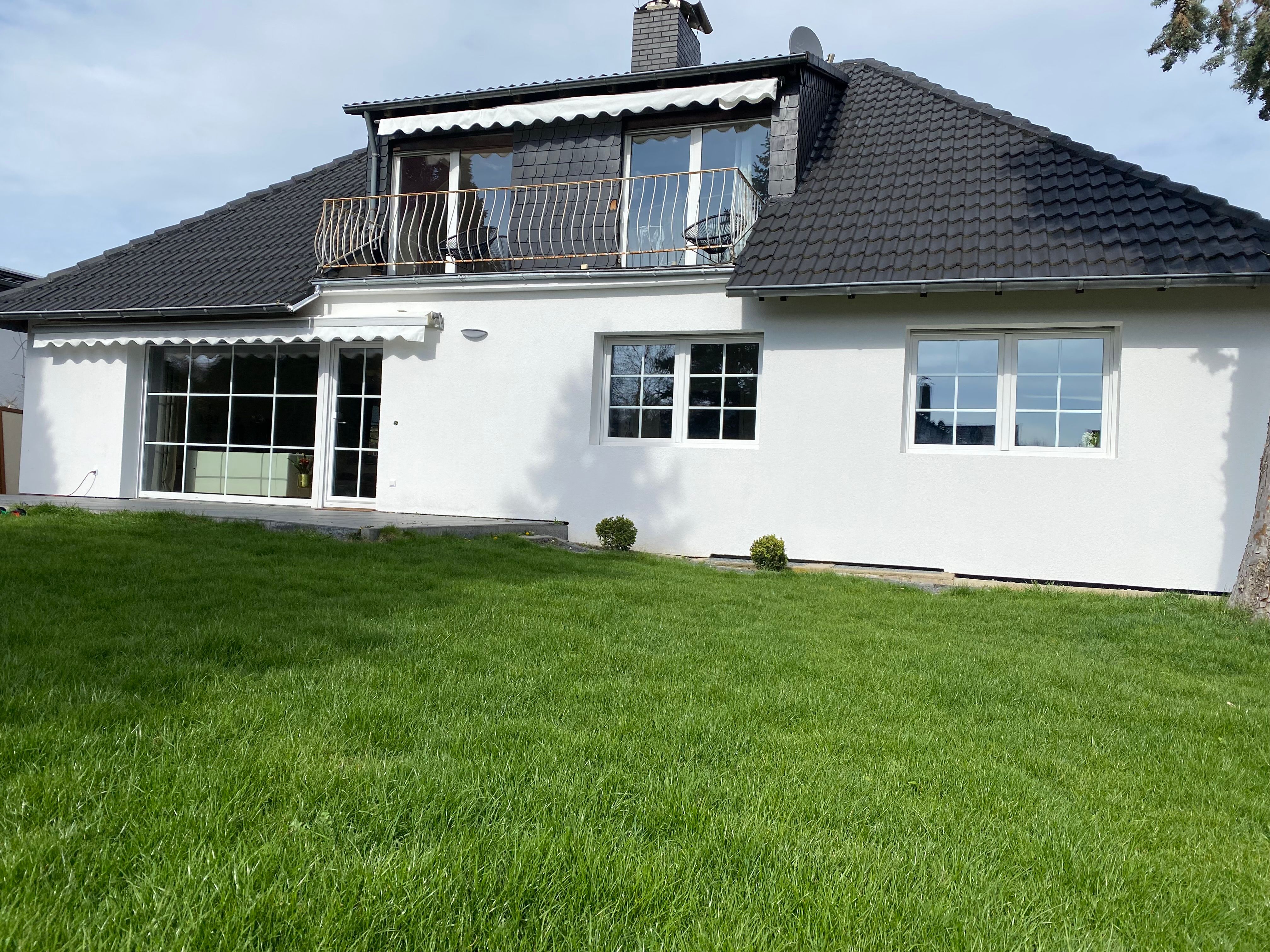  Charming Family Home With Garden And Balcony In A Quiet Residential Area  -  Charming Family Home with Garden and Balcony in a Quiet Residential Area  - Gallery -  24