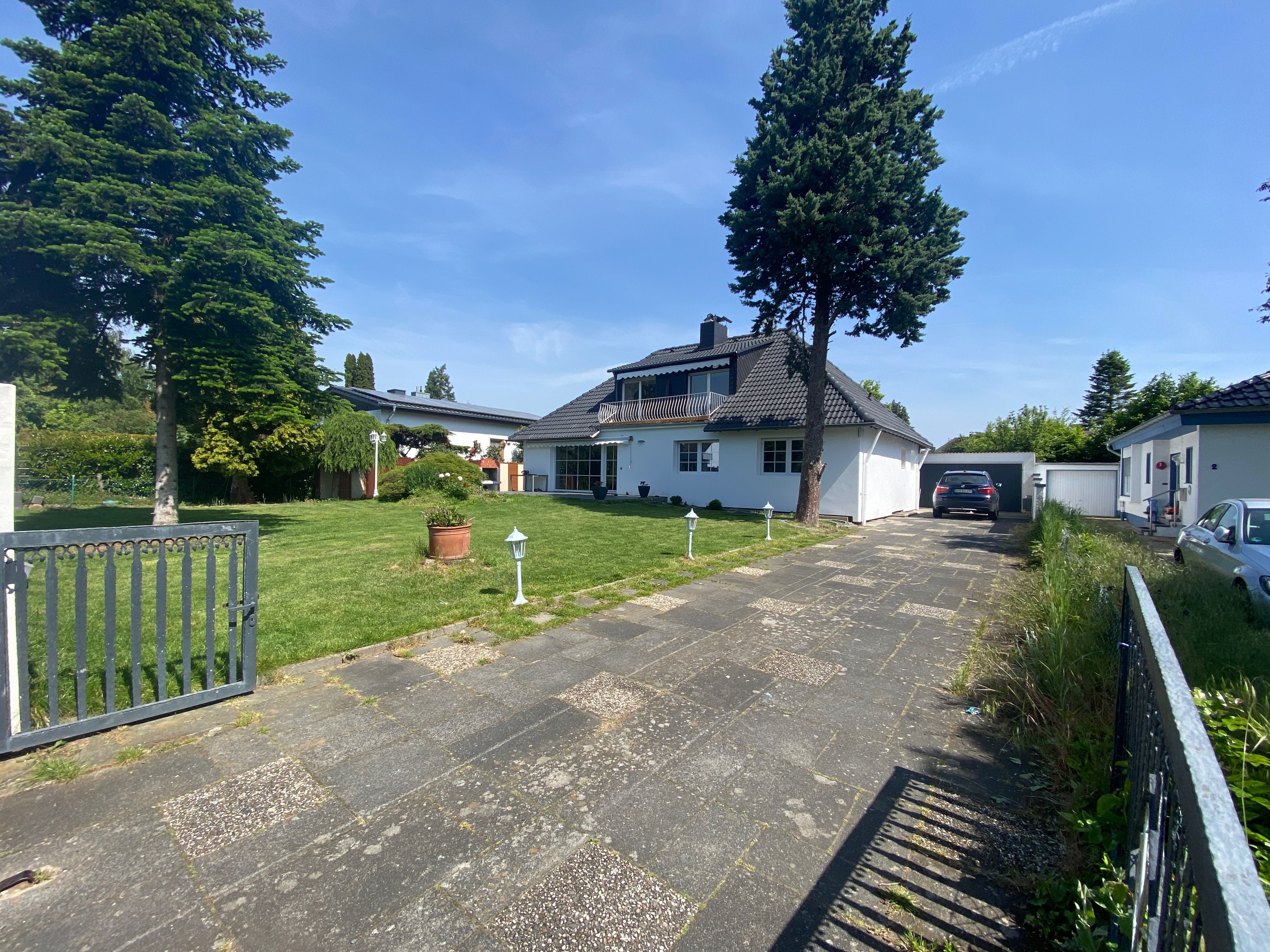  Charming Family Home With Garden And Balcony In A Quiet Residential Area  -  Charming Family Home with Garden and Balcony in a Quiet Residential Area  - Gallery -  25