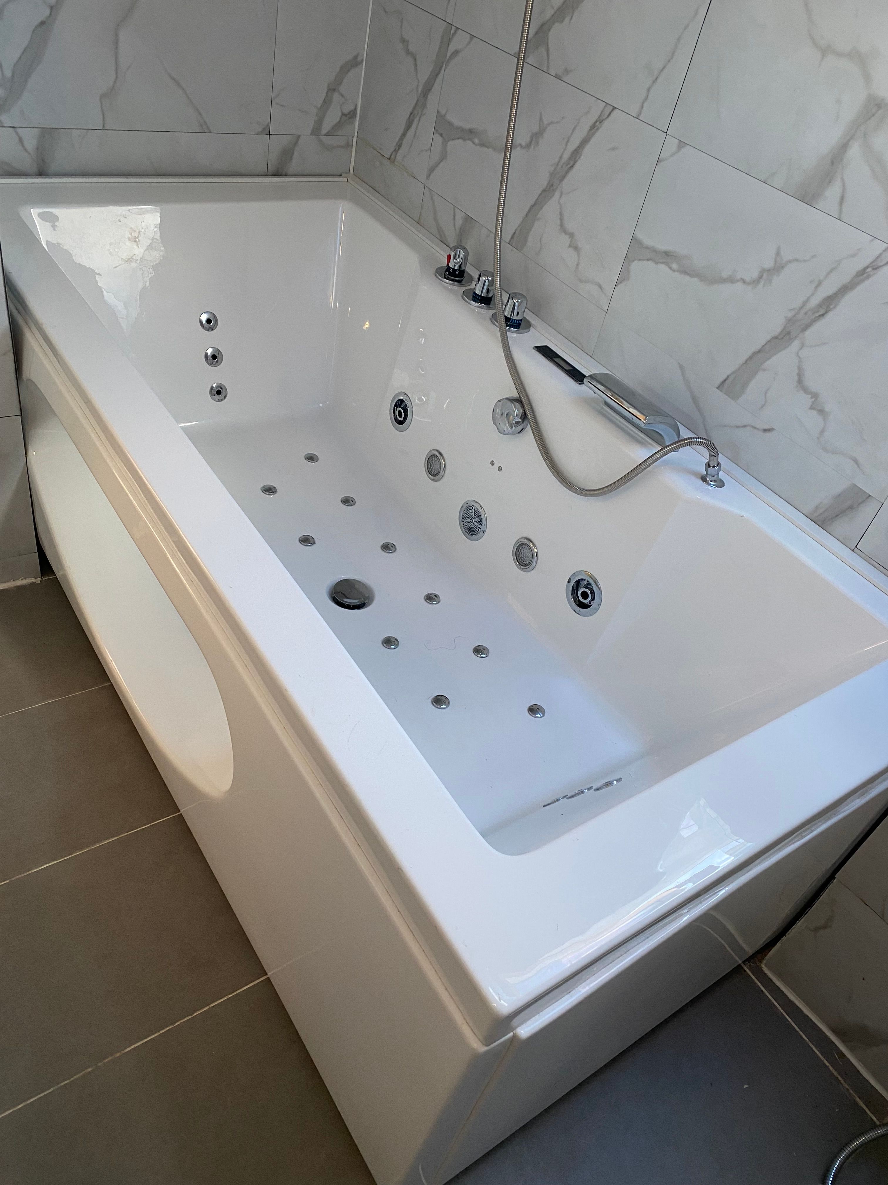  Charming Family Home With Garden And Balcony In A Quiet Residential Area  -  Charming Family Home with Garden and Balcony in a Quiet Residential Area  - Gallery -  2