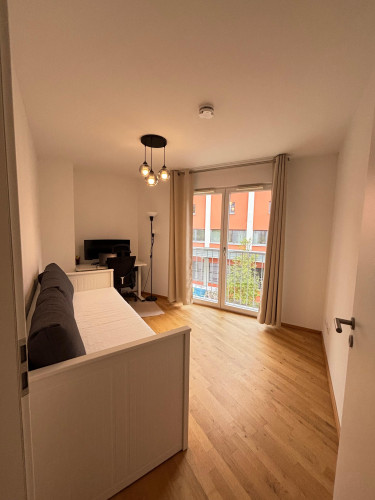 Lichtdurchflutete 3 Zimmer Wohnung mit Balkon in Altstadt-Nähe