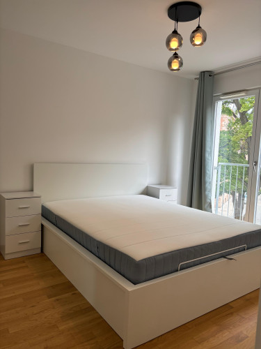 Lichtdurchflutete 3 Zimmer Wohnung mit Balkon in Altstadt-Nähe