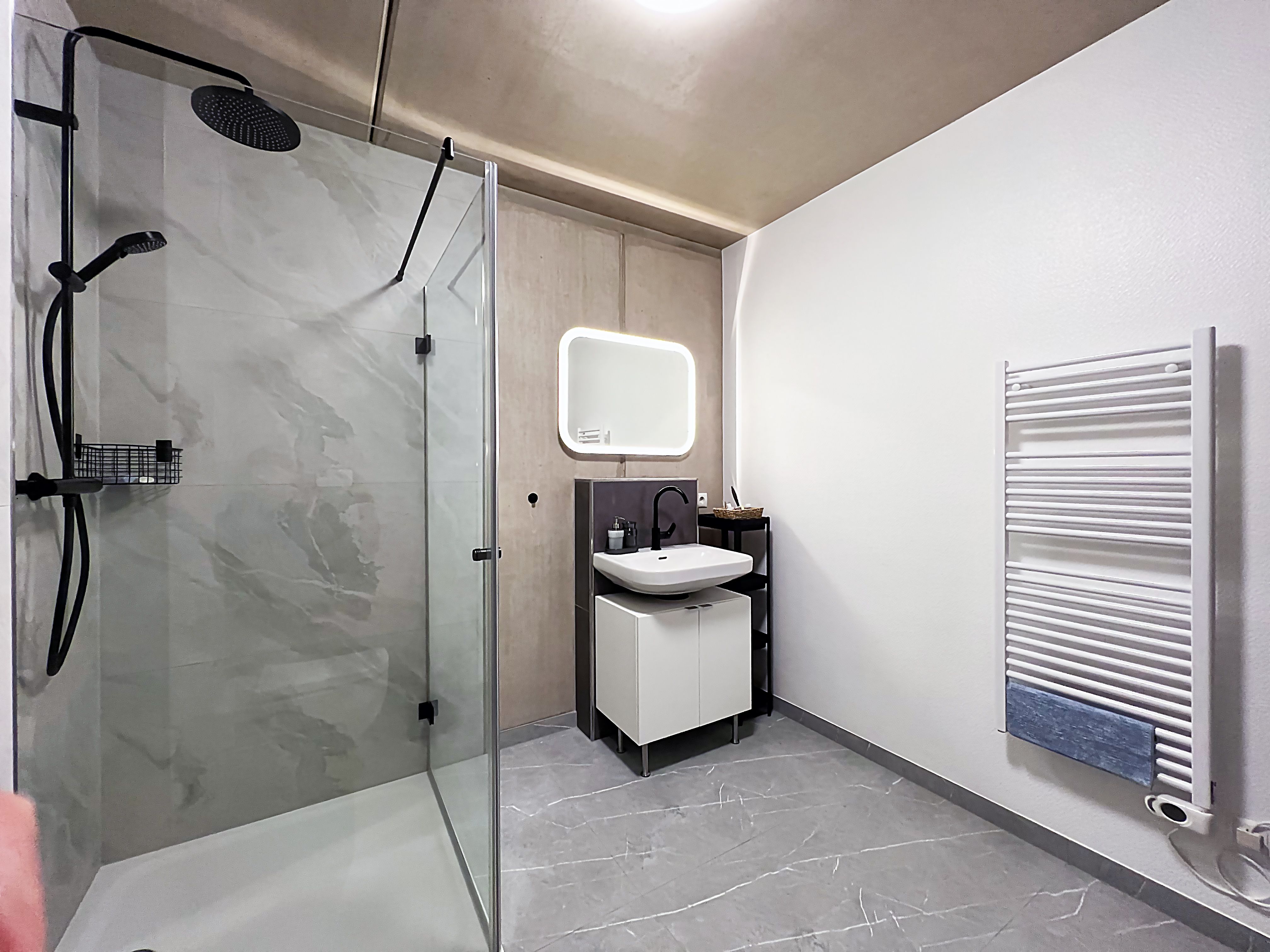 Design Apartment With Balcony, Workspace, Parking, And EV Charging Station - Design Apartment with Balcony, Workspace, Parking, and EV Charging Station - Gallery - 5