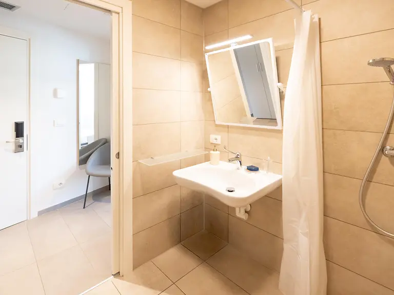  Accessible Classic Studio  -  Yugo Florentia Living Firenze  - Gallery -  5