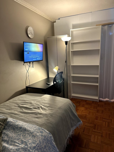 Flex Room - 11 Avenue SW & 19 Street SW