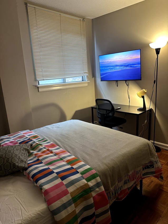  304 - Deluxe Room  -  Flex Room - 11 Avenue SW & 19 Street SW  - Gallery -  3