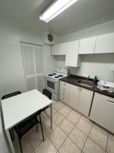 Flex Room - Carlton St & Homewood Ave  - Gallery -  3