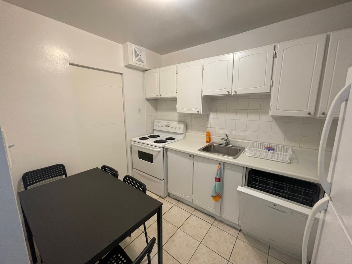 86 - Flex Room - Flex Room - Carlton St & Homewood Ave - Gallery - 2