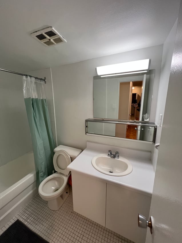 26 - Flex Room - Flex Room - Carlton St & Homewood Ave - Gallery - 1