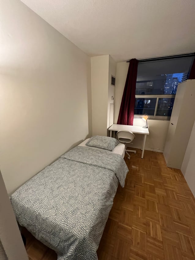 26 - Flex Room - Flex Room - Carlton St & Homewood Ave - Gallery - 2