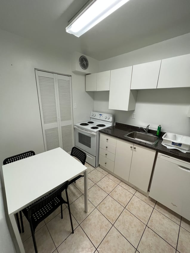 26 - Flex Room - Flex Room - Carlton St & Homewood Ave - Gallery - 3